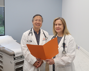 Dr. Victor Hsiao and Glenda Read at Clinic in SHSU Physicians